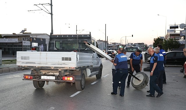 Çiğli Belediyesi’nden Atasanayi ve Semt Pazarlarında Kapsamlı Zabıta Denetimi Çiğli Belediyesi Zabıta Müdürlüğü ekipleri, kent düzenini korumak, yaya güvenliğini