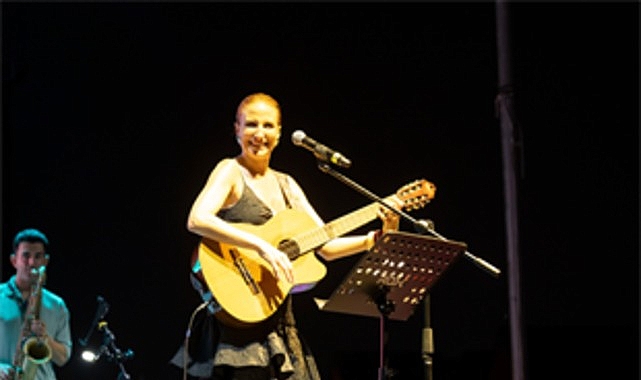 İzmir Büyükşehir Belediyesi'nin geleneksel Çim Konserleri, Tarihi Havagazı Fabrikası'nda İzmirlileri
