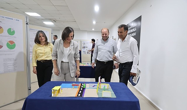Çocuk Dostu Karabağlar İçin Ortak Akıl Buluştu Karabağlar Belediyesi'nin "Çocuk Dostu Kent" temasıyla düzenlediği Karabağlar Akademi 2.