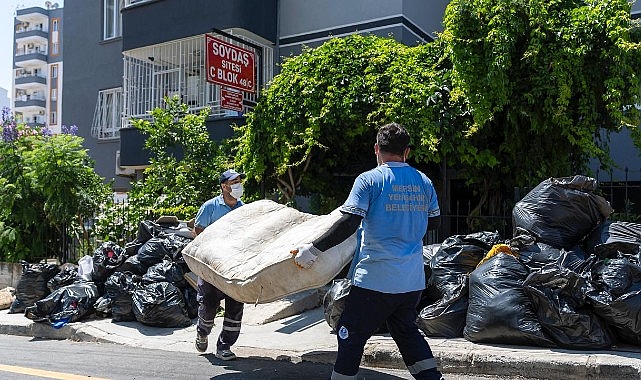 Çöp evden 5 kamyon atık çıkarıldı Mersin Yenişehir Belediyesi, Batıkent Mahallesi'nde çevre ve halk sağlığını tehdit