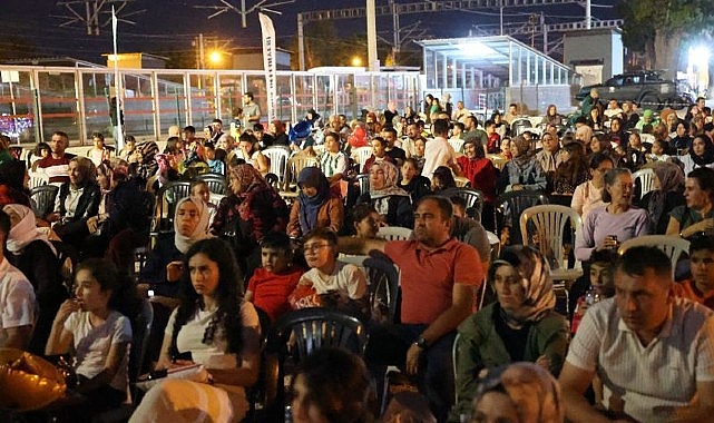Çumra’da “Sinema Yollarda” Etkinliğine Yoğun İlgi Kültür ve Turizm Bakanlığının katkılarıyla, Çumra Belediyesinin ev sahipliğinde düzenlenen