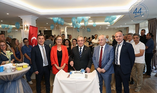 DEÜ, 44. Kuruluş Yıl Dönümünü Tanıtım Resepsiyonuyla Kutladı Dokuz Eylül Üniversitesi, kuruluşunun 44. yıl dönümü dolayısıyla düzenlediği Tanıtım