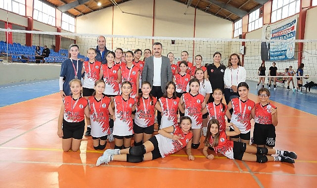 Dikili’nin Yıldızları Kumda Parlayacak Dikili Belediyesi, geleceğin sporcularını plaj voleybolunda buluşturuyor. 6-12 Temmuz tarihleri
