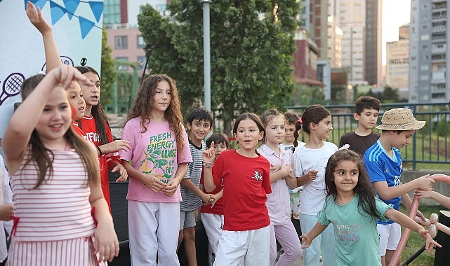 Doğanbey Mahallesi’nde Yaz Akşamı Şenliğe Dönüştü Osmangazi Belediyesi’nin yaz akşamlarına renk katan Mahalle Şenlikleri, Doğanbey Mahallesi’nde