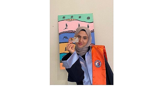 Engelli Emine’nin kep takma hayali gerçek oldu Çanakkale Onsekiz Mart Üniversitesi Geleneksel Türk Sanatları Bölümü’ne birinci olarak