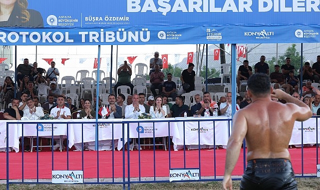 Feslikan Yağlı Pehlivan Güreşleri’ni Başpehlivan Erkan Taş kazandıf Antalya Büyükşehir Belediyesi ve Konyaaltı Belediyesi iş birliğiyle bu yıl