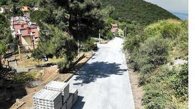 Kocaeli Büyükşehir Belediyesi, Gölcük Halıdere Mahallesi’nde yürüttüğü üstyapı çalışmalarıyla vatandaşların