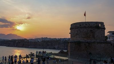 Antalya Büyükşehir Belediyesi, Hıdırlık Kulesi’nin tarihi dokusunu koruyarak, 2 bin
