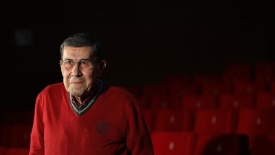 İstanbul Büyükşehir Belediyesi Şehir Tiyatroları, Değerli Sanatçısı, Türk Tiyatrosu’nun duayenlerinden,