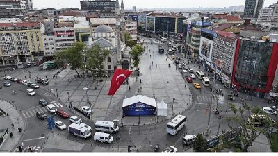 İstanbul Büyükşehir Belediyesi (İBB) Yükseköğrenim Kurumları Sınavı’na (YKS) giren gençler