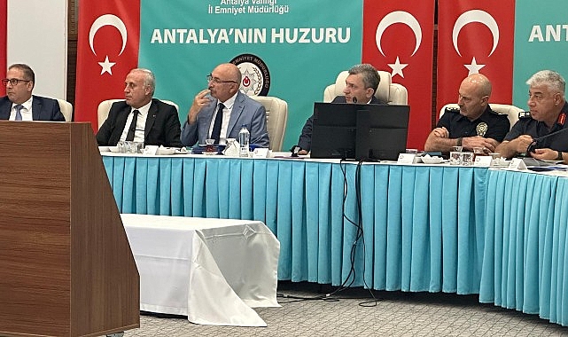İl Hayvanları Koruma Kurulu Toplantısı Kemer Belediye Başkan Yardımcısı Semih Top, Antalya Valisi Hulusi Şahin