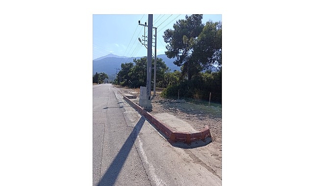 Kemer Belediyesi Fen İşleri Müdürlüğü ekipleri, ilçe genelinde vatandaşların yaşam