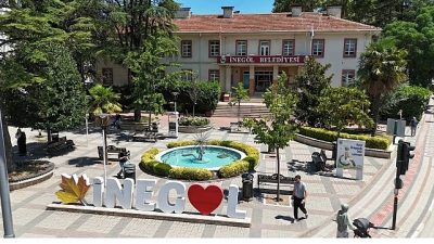 İnegöl Belediye Başkanı Alper Taban, eski belediye binasının Gençlik ve