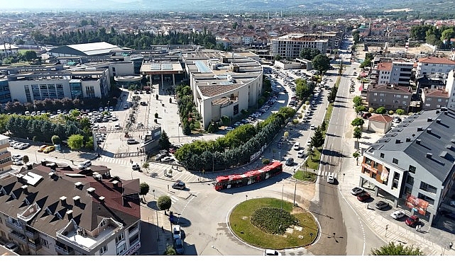 İnegöl’de Metrobüs İçin Test Sürüşü Yapıldı Bursa Büyükşehir Belediyesi ve İnegöl Belediyesi öncülüğünde alternatif toplu ulaşım