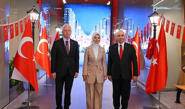 “İrade Bizim, Zafer Bizim” sergisi ziyaretçileriyle buluştu 15 Temmuz Demokrasi ve Millî Birlik Günü'nün 10. yılı dolayısıyla