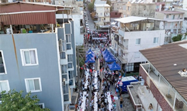 İzmir Büyükşehir Belediyesi mahalle kültürünü yeniden canlandırıyor İzmir Büyükşehir Belediyesi’nin düzenlediği Mahalle Şenlikleri, bu kez Karabağlar Umut