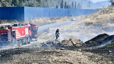 Bornova ilçesi Gökdere Mahallesi’nde çıkan orman yangınına İzmir İtfaiyesi ile