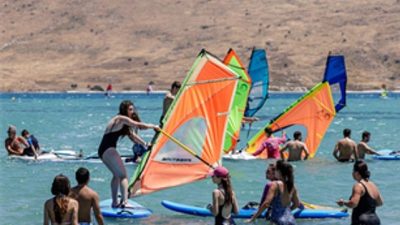 İzmir Büyükşehir Belediyesi, kentte yaşayan gençlerin spor ve doğayla iç