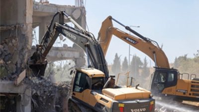 Kaçak yapılaşmayla mücadele eden İzmir Büyükşehir Belediyesi  ekipleri 122 hektarlık