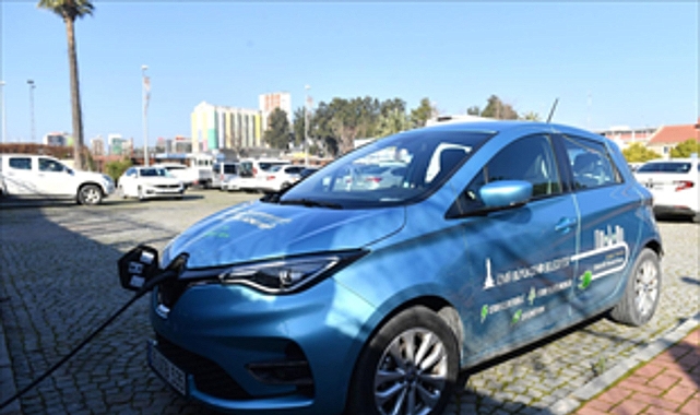 İzmir Büyükşehir Belediyesi, hizmet filosundaki 100 elektrikli araç sayesinde  yaklaşık