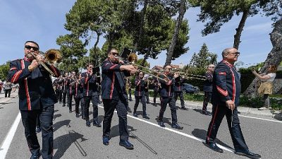 Tam 83 yıl önce kurulan İzmir Büyükşehir Belediyesi Bandosu; resmi