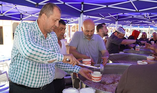 İznik’te 5 Bin Kişilik Aşure İkramı İznik Belediyesi tarafından Muharrem ayı ve Aşure Günü dolayısıyla İznik