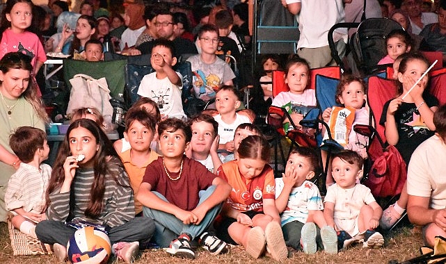İznik Belediyesi dördüncüsünü gerçekleştirdiği yaz etkinlikleri animasyon film gösterimiyle başladı.