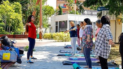 Antalya Büyükşehir Belediyesi’ne bağlı Kadın Danışma Merkezi’nde sabah sporu etkinliği