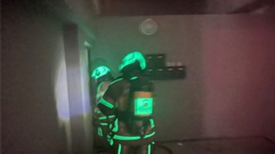 İzmir’in Bayraklı ilçesinde 3 katlı bir binanın ikinci  katında yangın