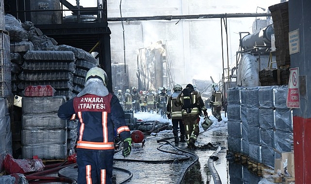 Kahramankazan’da Fabrika Yangını Kahramankazan Dağyaka Mahallesi Büyük Sanayi Sitesi’nde faaliyet gösteren bir atık