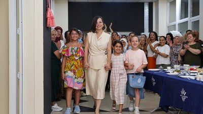 Karabağlar Belediyesi Tekstil Akademi'de eğitimlere başlayan 51 kadın, mezuniyet buluşmasına