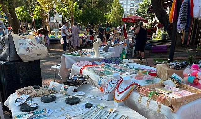 Karabağlar Kent Konseyi Üretici kadınların el emeği ürünlerini Karabağlarlılarla buluşturan ilk kermes, Fahrettin