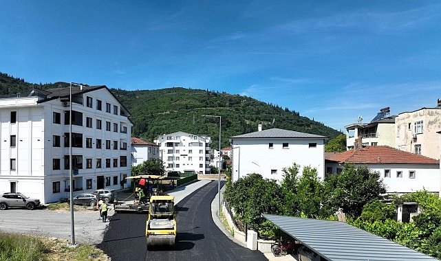 Karamürsel Caddesi baştan sona yenileniyor Kocaeli Büyükşehir Belediyesi, Karamürsel ilçesi Tepeköy Mahallesi’nde bulunan Karamürsel Caddesi’nde