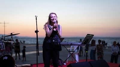 Konak Belediyesi’nin üreten kadınların emeğine değer katan Gece Kermesi, bu