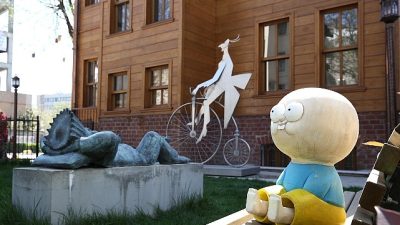 Kadıköy Belediyesi Karikatür Evi, sezon boyunca açılan sergilerden seçilen eserleri
