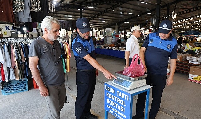 Kartepe’de Pazarlarda Zabıta Denetimi Sürüyor Kartepe Belediyesi Zabıta Müdürlüğü ekipleri ilçe genelinde rutin olarak gerçekleştirdiği
