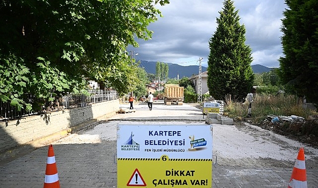 Kartepe’de Üstyapı Çalışmaları Aralıksız Sürüyor Kartepe Belediyesi, ilçe genelinde ulaşım konforunu artırmak amacıyla asfalt, kaldırım