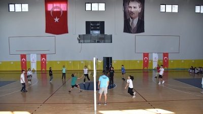 Kartepe Belediyesi, çocukların ve gençlerin yaz tatilini spor, sanat, bilim