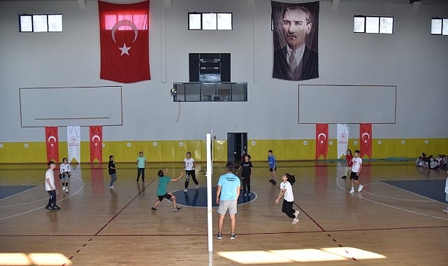 Kartepe’de Yaz Spor Okulları Kayıtları Başladı Kartepe Belediyesi, çocukların ve gençlerin yaz tatilini spor, sanat, bilim