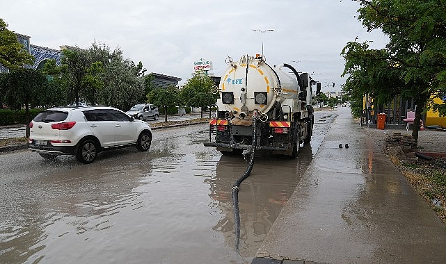 Keçiören Belediyesi 600 personelle selin izlerini sildi Keçiören Belediyesi ekipleri ilçede etkili olan sağanak yağışın ardından meydana