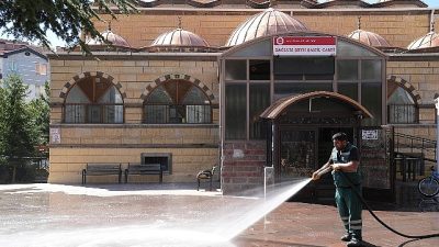 Keçiören Belediyesi ilçe genelindeki cami, mescit ve ibadethanelerde rutin temizlik