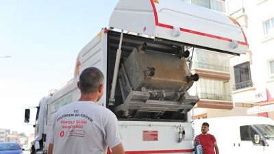 Keçiören Belediyesi Temizlik İşleri Müdürlüğü ekipleri, ilçe genelinde yürüttüğü rutin