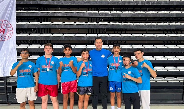 Kemer Belediye sporcularından yedi madalya Kemer Belediye Başkanı Necati Topaloğlu öncülüğünde kurulan Kemer Belediyesi Kick