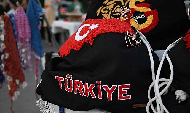 Kemer’de “Üreten ev hanımları” kermesi Kemer Belediye Başkanı Necati Topaloğlu'nun öncülüğünde yürütülen sosyal projeler kapsamında