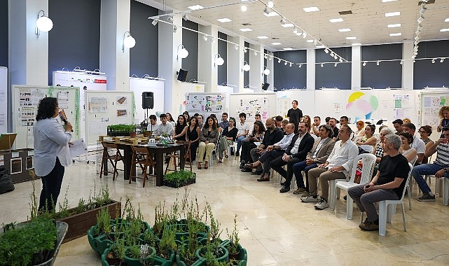 Kentsel tarım ve döngüsel ekonomi uygulamaları Maltepe’de konuşuldu Maltepe Belediyesi, kentsel tarım uygulamaları çalıştayına ev sahipliği yaptı. Etkinliğe