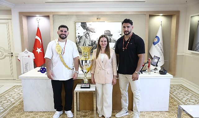 Kırkpınar Başpehlivanı Erkan Taş’a coşkulu karşılama 665. Tarihi Kırkpınar Yağlı Güreşleri’nde Altın Kemeri yeniden Antalya'ya kazandıran