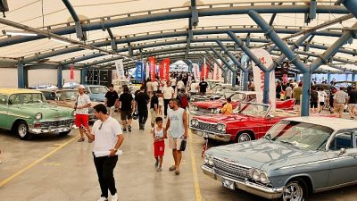 Küçükçekmece Belediyesi, otomobil tutkunlarını ve nostalji meraklılarını 2. Klasik Otomobil
