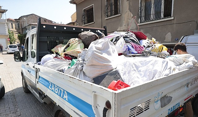 Konak zabıtasından izinsiz seyyar satışa sıkı denetim Konak Belediyesi Zabıta Müdürlüğü ekipleri, Basmane ve çevresinde kamuya ait