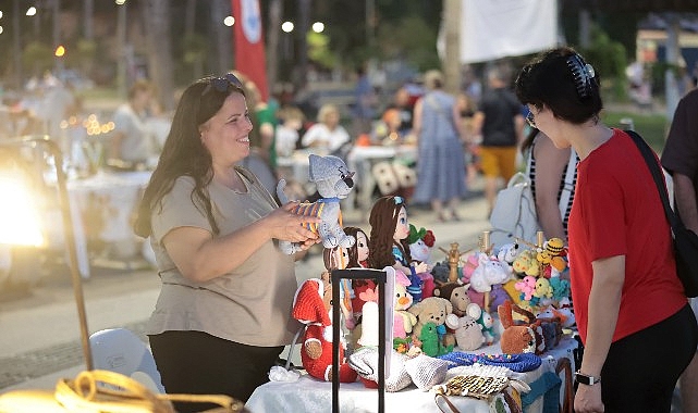 Konak’ın Gece Kermesi ile 150 kadının emeği kazanca dönüşüyor Konak’ın kadın emeğini görünür kılan kermeslerinin en sevilenlerinden olan Gece