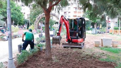 Konak Belediyesi’nin ilçe genelindeki park ve yeşil alanlarda tam gaz